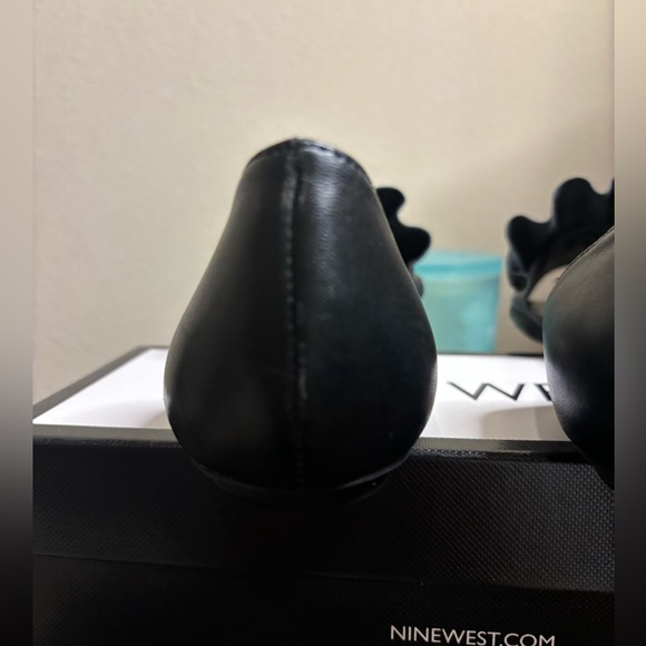 Black leather open toe slip-on flats; very pretty and soft - Picture 3 of 8